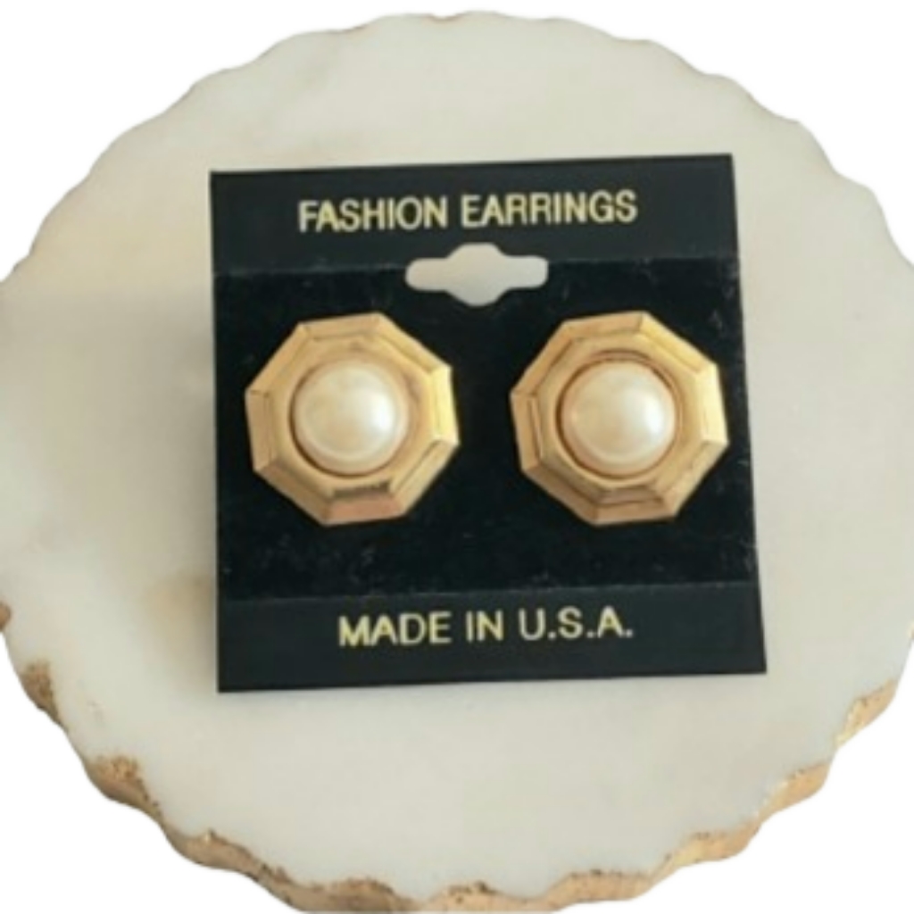 Nwt Octagonal Gold Shape Post Earrings With Pearl Center .75 X .75